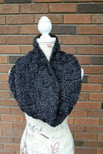 Load image into Gallery viewer, Charcoal Chunky Knit Scarf, Mens Hand Knit Infinity Scarf, Circle Scarf, Warm Winter Scarf, Mom Gift, Dad Gift, Sister Gift, Brother Gift