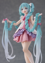 Load image into Gallery viewer, Hatsune Miku Wonderland Figure - Rapunzel
