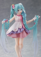 Load image into Gallery viewer, Hatsune Miku Wonderland Figure - Rapunzel
