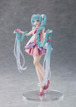 Load image into Gallery viewer, Hatsune Miku Wonderland Figure - Rapunzel
