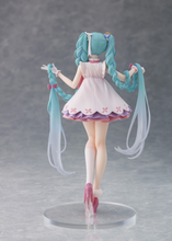 Load image into Gallery viewer, Hatsune Miku Wonderland Figure - Rapunzel
