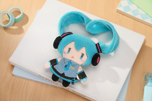 Character Vocal Series 01: Hatsune Miku Keychain Pouch