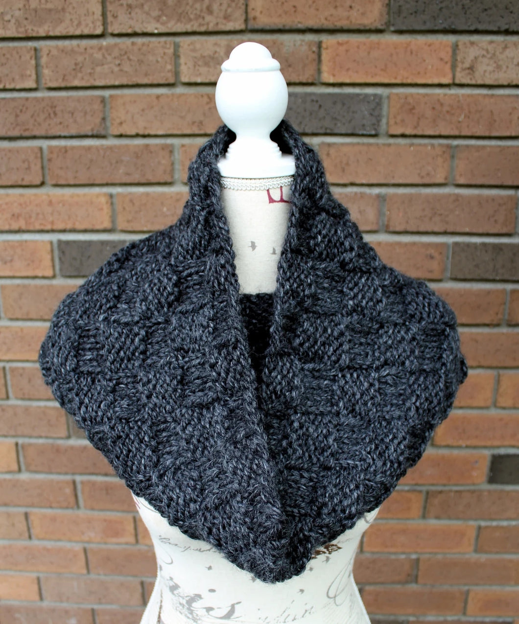 Charcoal Chunky Knit Scarf, Mens Hand Knit Infinity Scarf, Circle Scarf,  Warm Winter Scarf, Mom Gift, Dad Gift, Sister Gift, Brother Gift